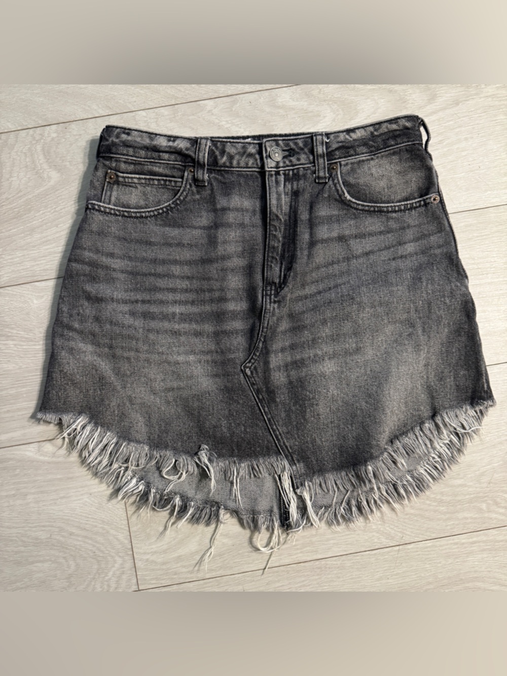 We The Free Washed Black Denim Mini Skirt Frayed Hem Raw Edge Size 25